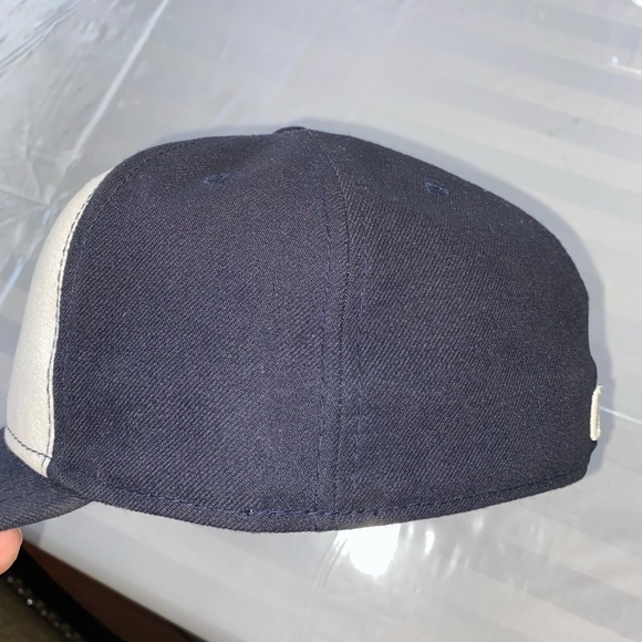 New York Yankees Fitted Hat - Picture 2 of 6